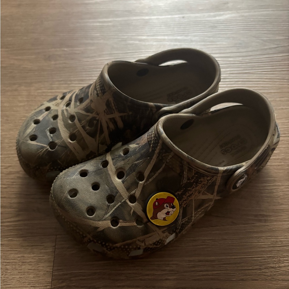CROCS Kids Shoes in Camouflage with Character Charm